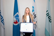 Entrega de títulos en Costa Rica